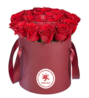 Рубиновая коробочка с розами