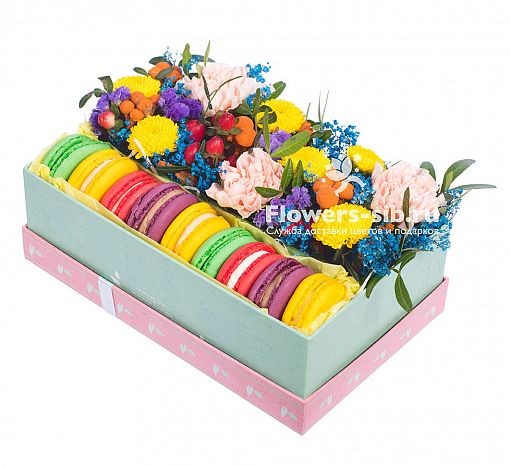 Доставка коробочек с цветами и макарони в Санкт-Петербурге